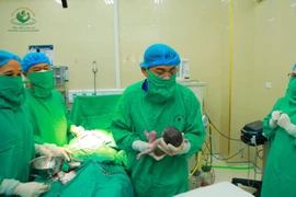 Hơn 3 tháng giữ thai cho sản phụ mang song thai, 1 thai sẩy tuần 24