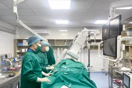 Hút thuốc lá, tăng huyết áp người bệnh bị tắc 3 nhánh động mạch vành