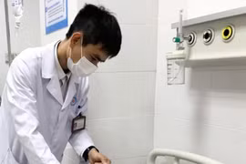 Lấy chìa khóa chọc đầu bạn, học sinh 14 tuổi vỡ xương sọ