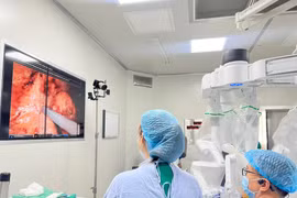 Lần đầu tiên Việt Nam mổ ung thư thận bằng Robot