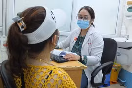 Uống thuốc trắng da người phụ nữ 45 tuổi phải lọc máu vì suy thận cấp