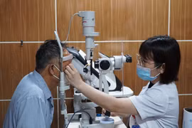 Dịch đau mắt đỏ diễn biến phức tạp: cẩn thận sẹo giác mạc, giảm thị lực