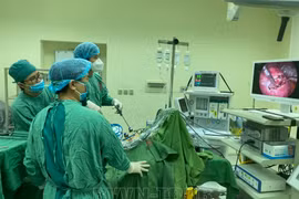 Ăn 5 quả hồng, phụ nữ 37 tuổi bị tắc ruột do u bã thức ăn