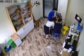 Gắp dị vật trong mũi bé gái 23 tháng tuổi: lời cảnh tỉnh cho cha mẹ