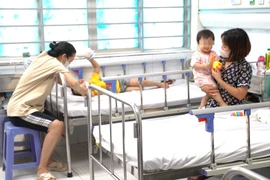 1200 trẻ mắc tay chân miệng nhập viện: bác sĩ chỉ dấu hiệu bệnh trở nặng