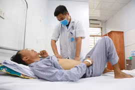 Đau bụng, tức ngực người đàn ông bất ngờ phát hiện nhão cơ hoành hiếm gặp