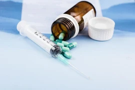 Dùng thuốc nhỏ mũi kéo dài, thanh niên 24 tuổi bị suy tuyến thượng thận