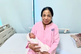 Giúp sản phụ 60 tuổi sinh con an toàn