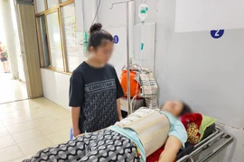 Trèo cây hái vải, nữ bệnh nhân 45 tuổi bị đứt tủy sống