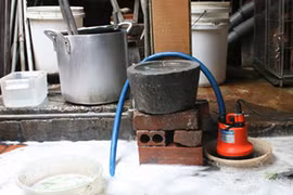 Khốn khổ dân Hà Nội lội nước thối... nấu ăn, ngủ nghỉ