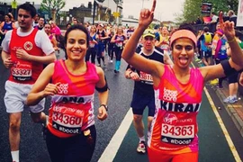 Đến kỳ kinh nguyệt, thiếu nữ vẫn chạy marathon vì nữ quyền