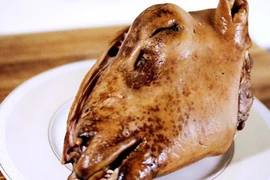 Cận cảnh món đầu cừu Nauy thô kệch, dã man 