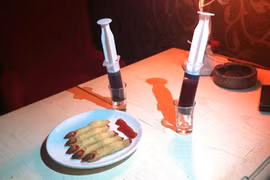 Tận mục quán bar “đẫm máu” hút khách tại Bắc Kinh