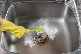 Làm sạch, đánh bóng dụng cụ bếp chỉ trong 5 phút