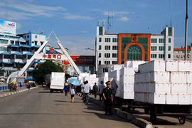 Chỉ có giao thương qua đường mòn biên giới Việt-Trung bị hạn chế