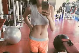 Ảnh Hoa hậu Kỳ Duyên đổ mồ hôi trong phòng tập gym