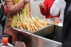 Điểm mặt “hàng bẩn” bủa vây trường học