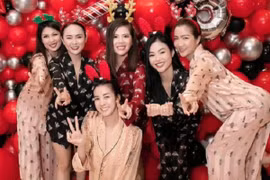 Ngược đời “hoa hậu ăn chơi”: Thường ngày sexy hết nấc, nghỉ lễ kín bưng