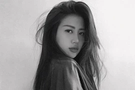 Phong cách thời trang nóng bỏng của “nữ y tá sexy nhất hành tinh”