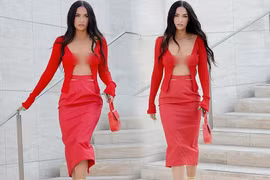 Megan Fox khoe “núi đồi” với áo chỉ nối bằng sợi dây mỏng manh