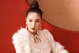 Ngắm MC “xinh nhất đài VTV” khoe dáng với áo dài cách tân