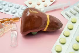 4 thói quen trước khi ngủ hại gan, tàn phá sức khỏe hơn rượu mạnh