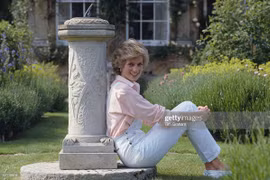 Học cách ăn mặc của công nương Diana, stylist cũng gật đầu tán thưởng