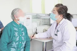 Cụ bà 90 tuổi may mắn thoát bệnh hiểm khi chảy máu âm đạo