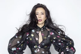 Tình cũ Châu Tinh Trì lại diện thời trang gây phẫn nộ