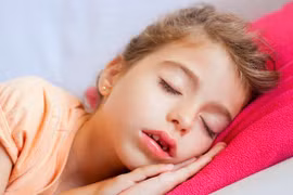 Mở miệng khi ngủ, thói quen khiến trẻ “giáp mặt tử thần"