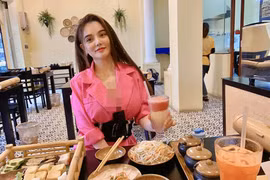 Diện mốt “bung toang”, hotgirl “chịu hở nhất Việt Nam” bị chê phản cảm