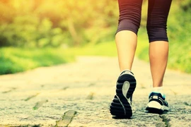 15 phút đi bộ theo cách này sẽ giảm mạnh đau tim, đột quỵ