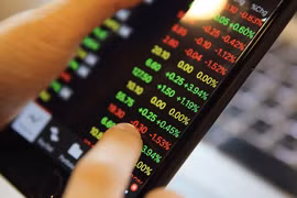 VN-Index có thể đạt 1.300 điểm 2024: Rẻ mua chơi, đắt nghỉ ngơi đồng tiền