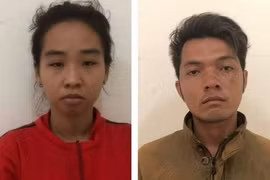 Video: Vợ chồng chở con giật dây chuyền gây “bão” ở TP.HCM