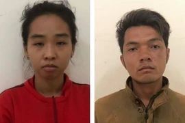 Video: Vợ chồng chở con giật dây chuyền gây “bão” ở TP.HCM