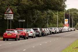 Anh: Lái xe sắp hết xăng có thể bị phạt tới 155 triệu Đồng 