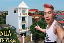 Youtuber bị ghét nhất Việt Nam khoe biệt phủ phong cách hoàng gia