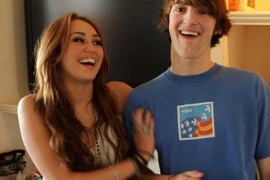 10 Youtuber đình đám nhất thế giới một thời giờ ra sao?