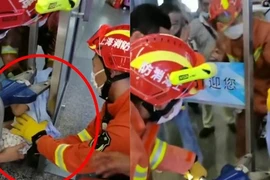 Video: Nghẹt thở xem giải cứu bé trai kẹt đầu giữa hai cửa kính