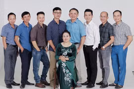 Không cùng một mẹ, 6 em gái 'hộ tống' anh trai đi hỏi vợ