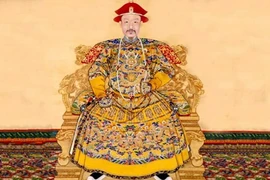 Vị hoàng đế nào 1 đêm vui đùa cùng 9 người đẹp?