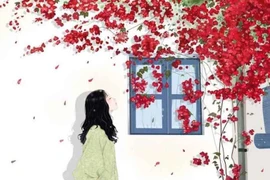 Chăm em gái chu đáo vẫn bị mẹ ruột đối xử như người dưng