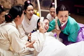 Cổ nhân đun sôi nước trước khi sinh con, tại sao lại thế?