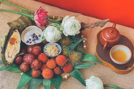 Mâm cúng Tết Đoan Ngọ tới 3 triệu, khách đặt trước cả tuần vẫn "cháy hàng"