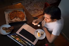 Muốn giảm cân nên tránh ăn vào 3 khung giờ này