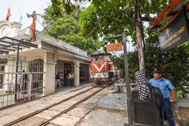 Chuyến tàu đặc biệt tham quan Nhà máy Xe lửa Gia Lâm