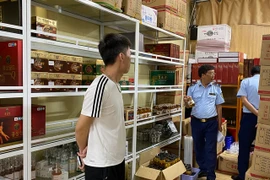 Bán mỹ phẩm, TPCN nhập lậu, một tiểu thương bị xử phạt 25 triệu đồng