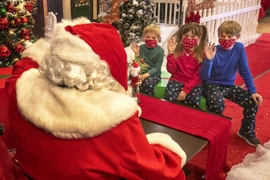 Dịch Covid-19 khiến Mỹ lâm vào khủng hoảng ông già Noel
