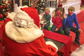 Dịch Covid-19 khiến Mỹ lâm vào khủng hoảng ông già Noel