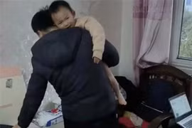 Chồng gọi điện than thở, vợ vừa buồn vừa mừng 